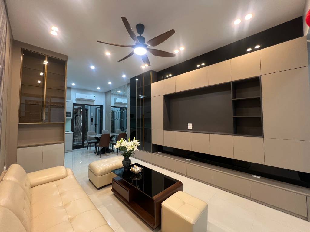 Bán nhà lô góc Bồ Đề, ngõ ô tô, dân xây chắc chắn, 50m² x 4 tầng, mặt tiền 6m, ở ngay